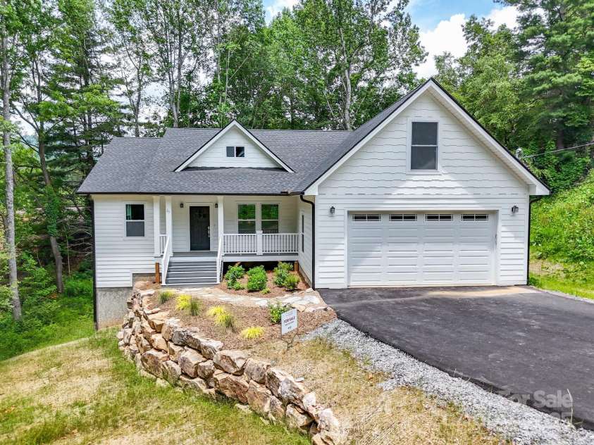 25 Amys Way, Black Mountain, NC 28711.  MLS# CAR4215909, YatesRealty ID 12344. 