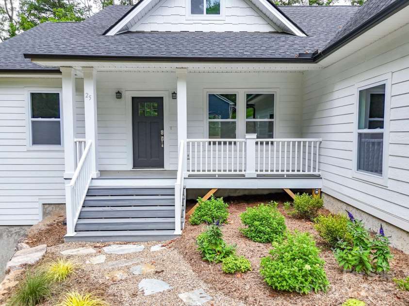 25 Amys Way, Black Mountain, NC 28711.  MLS# CAR4215909, YatesRealty ID 12344. 