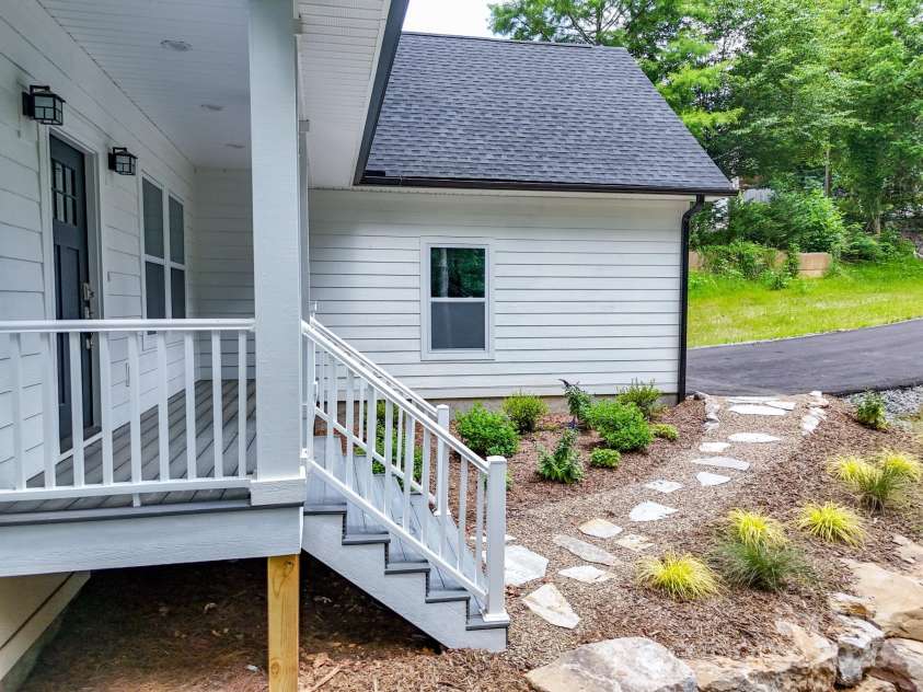 25 Amys Way, Black Mountain, NC 28711.  MLS# CAR4215909, YatesRealty ID 12344. 