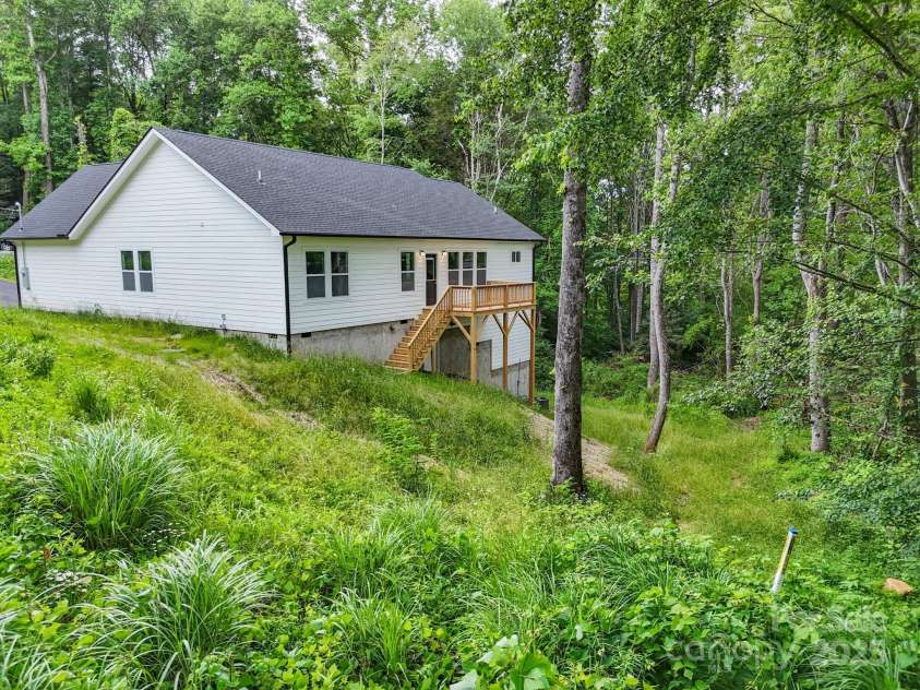 25 Amys Way, Black Mountain, NC 28711.  MLS# CAR4215909, YatesRealty ID 12344. 