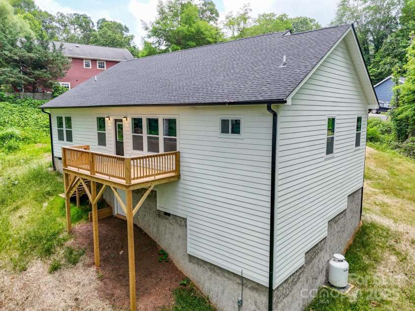 25 Amys Way, Black Mountain, NC 28711.  MLS# CAR4215909, YatesRealty ID 12344. 