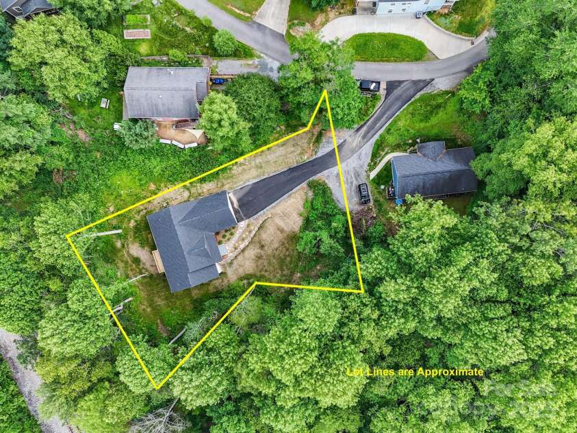 25 Amys Way, Black Mountain, NC 28711.  MLS# CAR4215909, YatesRealty ID 12344. 