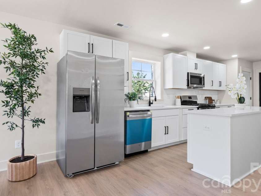 4817 Ridgeley Drive, Charlotte, NC 28208.  MLS# CAR4364821, YatesRealty ID 12346. 