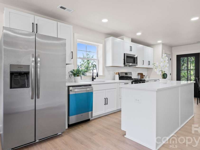4817 Ridgeley Drive, Charlotte, NC 28208.  MLS# CAR4364821, YatesRealty ID 12346. 