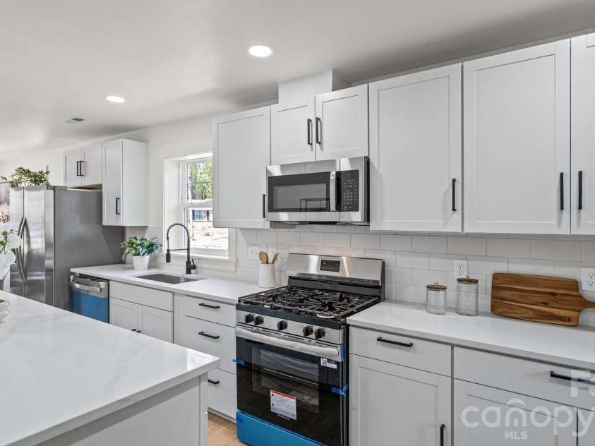 4817 Ridgeley Drive, Charlotte, NC 28208.  MLS# CAR4364821, YatesRealty ID 12346. 