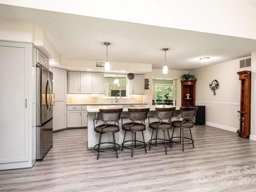 3520 4th Street Boulevard, Hickory, NC 28601.  MLS# CAR4255577, YatesRealty ID 12347. 