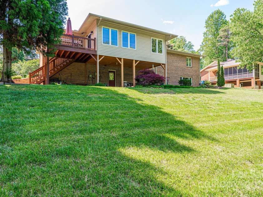 3520 4th Street Boulevard, Hickory, NC 28601.  MLS# CAR4255577, YatesRealty ID 12347. 