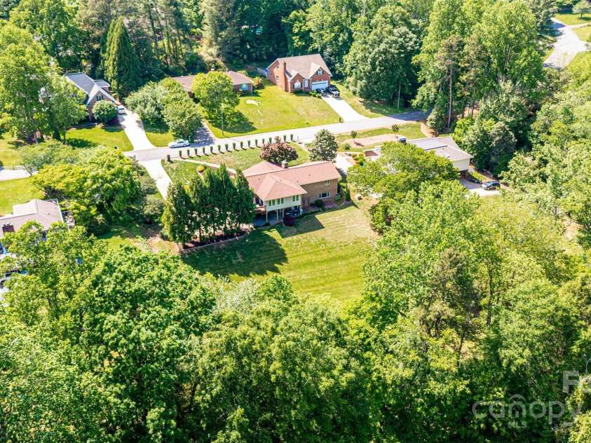 3520 4th Street Boulevard, Hickory, NC 28601.  MLS# CAR4255577, YatesRealty ID 12347. 