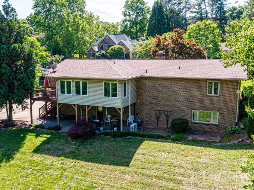 3520 4th Street Boulevard, Hickory, NC 28601.  MLS# CAR4255577, YatesRealty ID 12347. 