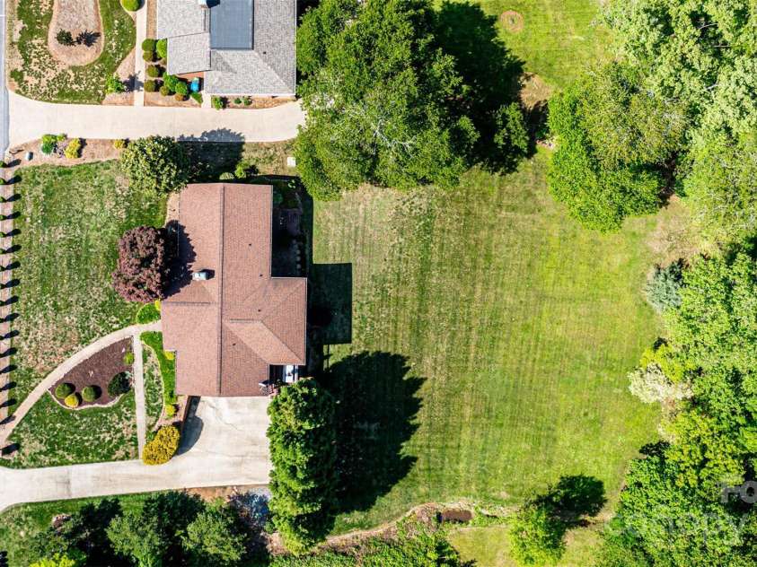 3520 4th Street Boulevard, Hickory, NC 28601.  MLS# CAR4255577, YatesRealty ID 12347. Nice backyard