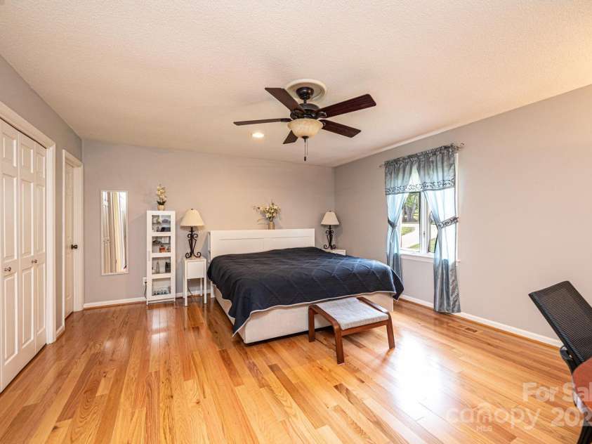 3520 4th Street Boulevard, Hickory, NC 28601.  MLS# CAR4255577, YatesRealty ID 12347. Primary