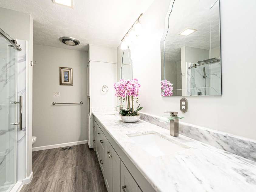 3520 4th Street Boulevard, Hickory, NC 28601.  MLS# CAR4255577, YatesRealty ID 12347. Primary Bathroom