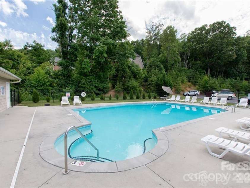 29 Rotunda Circle, Asheville, NC 28806.  MLS# CAR4313720, YatesRealty ID 12350. Community Pool