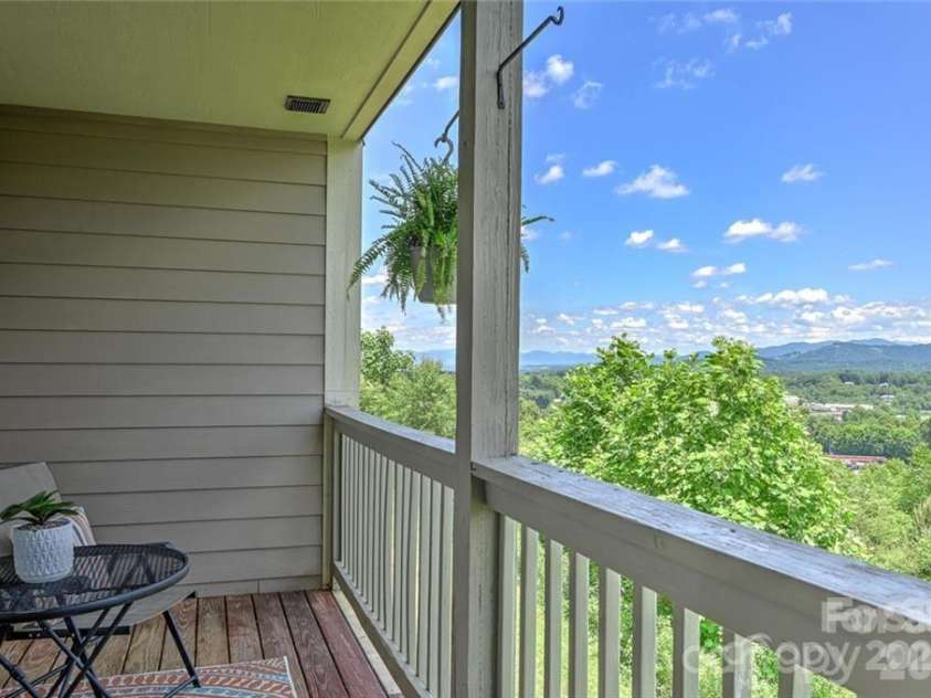 29 Rotunda Circle, Asheville, NC 28806.  MLS# CAR4313720, YatesRealty ID 12350. Main Level Deck
