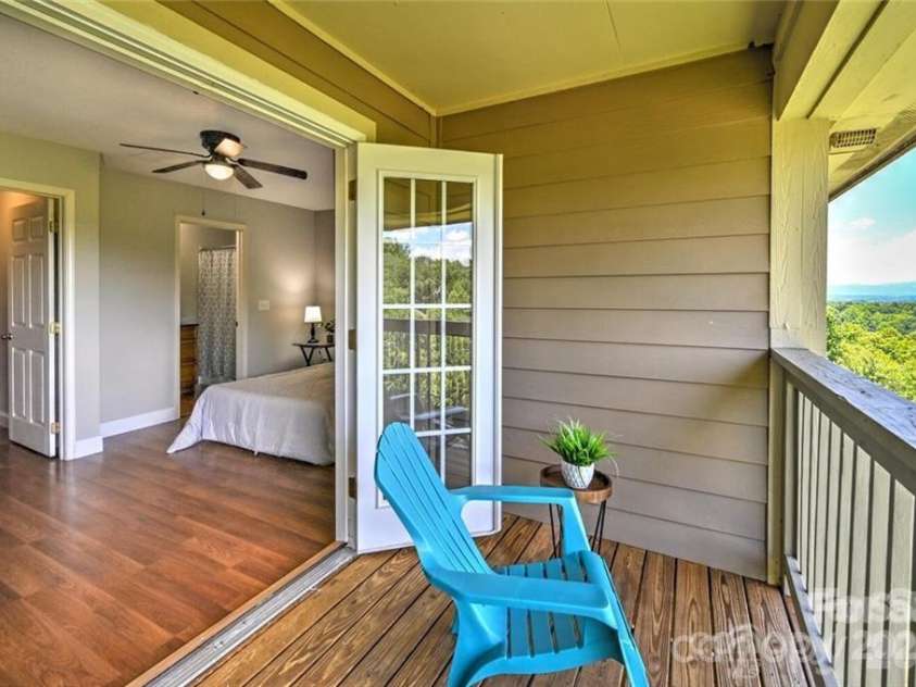 29 Rotunda Circle, Asheville, NC 28806.  MLS# CAR4313720, YatesRealty ID 12350. Primary Balcony