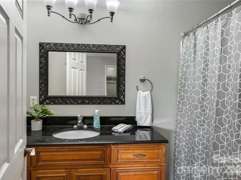 29 Rotunda Circle, Asheville, NC 28806.  MLS# CAR4313720, YatesRealty ID 12350. Primary Bath