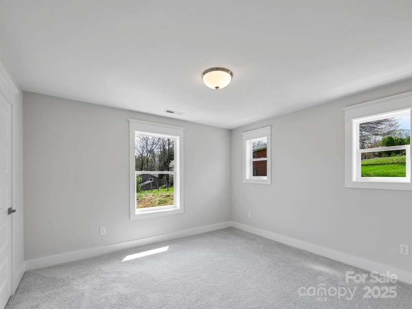 3 Lemon Alley, Asheville, NC 28806.  MLS# CAR4221748, YatesRealty ID 12350. 