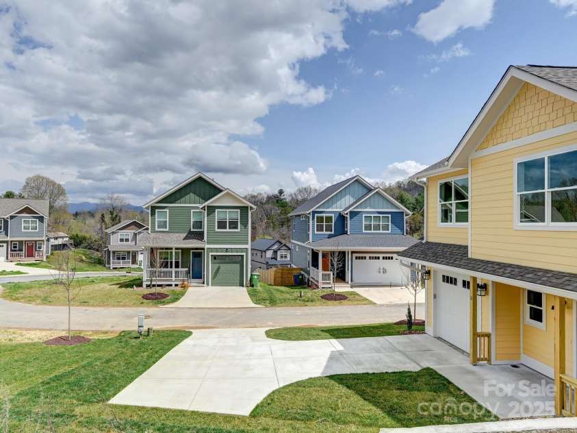 3 Lemon Alley, Asheville, NC 28806.  MLS# CAR4221748, YatesRealty ID 12350. 