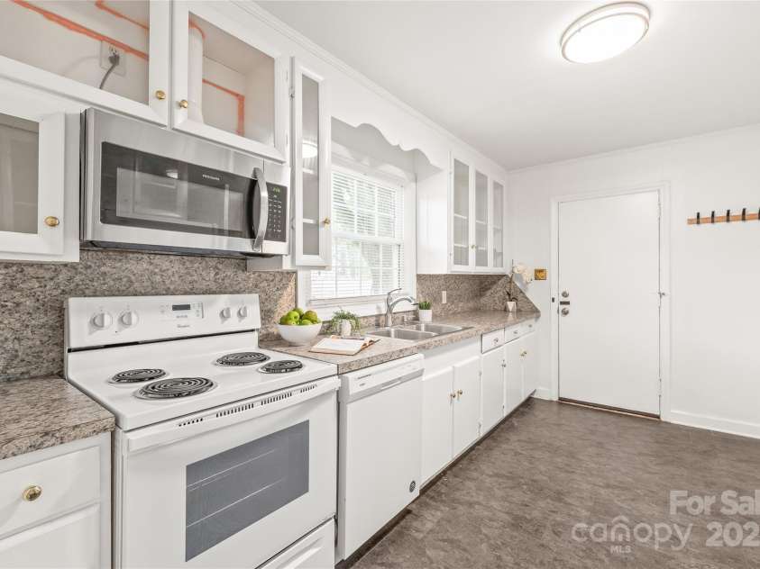 1320 Hartford Avenue, Charlotte, NC 28209.  MLS# CAR4258036, YatesRealty ID 12351. 