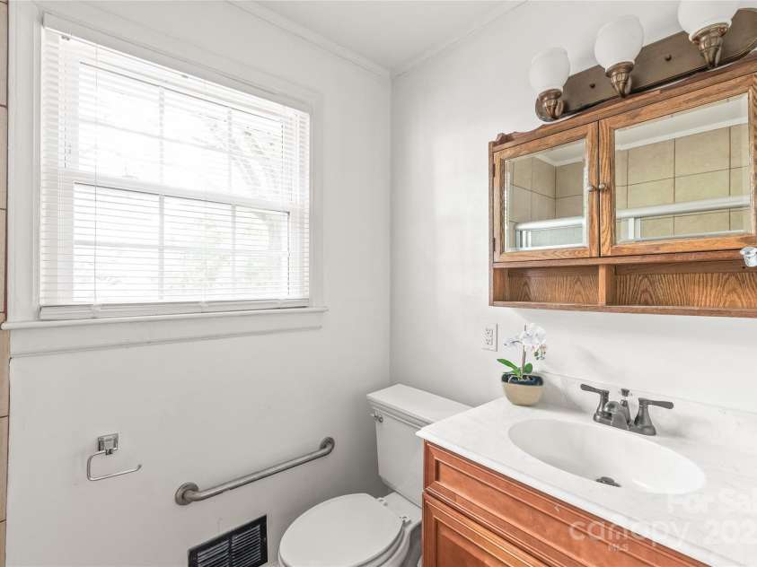 1320 Hartford Avenue, Charlotte, NC 28209.  MLS# CAR4258036, YatesRealty ID 12351. 