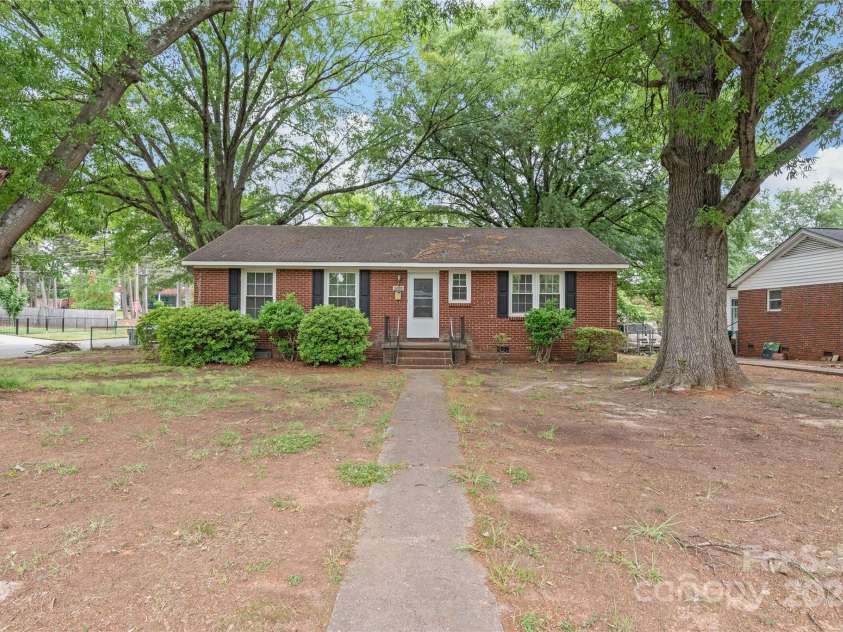 1320 Hartford Avenue, Charlotte, NC 28209.  MLS# CAR4258036, YatesRealty ID 12351. 