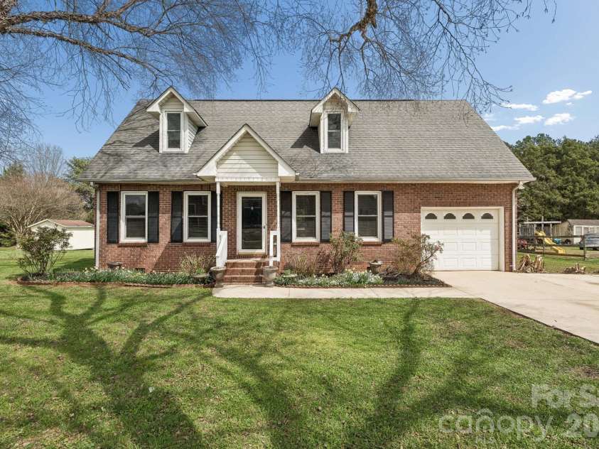 125 Equestrian Drive, Mooresville, NC 28115.  MLS# CAR4358996, YatesRealty ID 12353. 