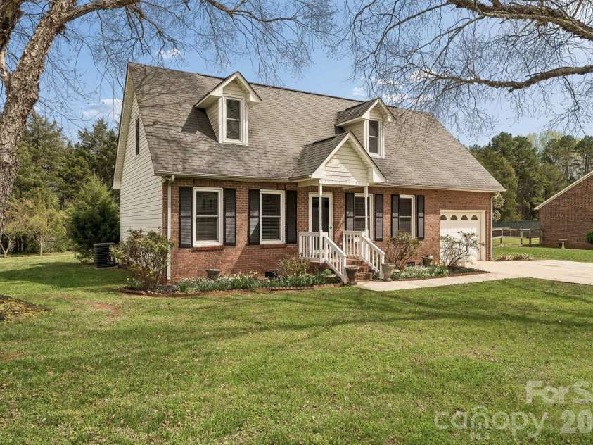 125 Equestrian Drive, Mooresville, NC 28115.  MLS# CAR4358996, YatesRealty ID 12353. 