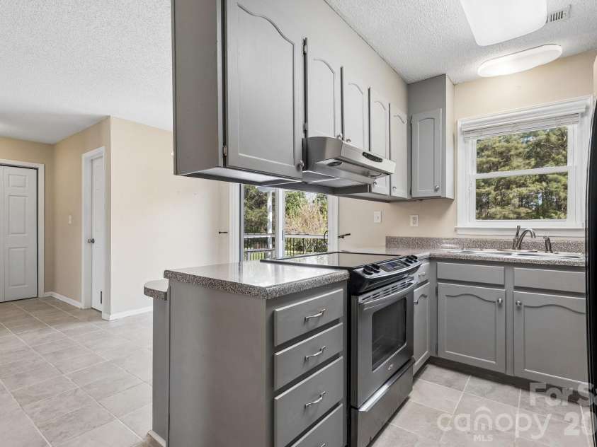 125 Equestrian Drive, Mooresville, NC 28115.  MLS# CAR4358996, YatesRealty ID 12353. 