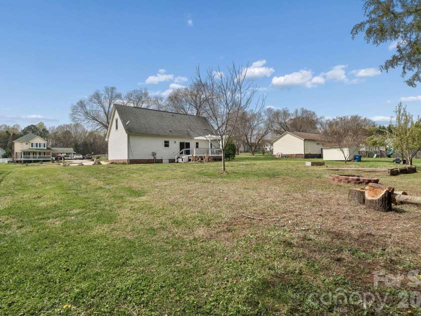 125 Equestrian Drive, Mooresville, NC 28115.  MLS# CAR4358996, YatesRealty ID 12353. 