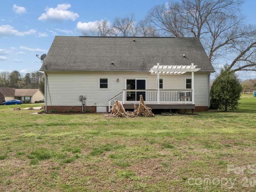 125 Equestrian Drive, Mooresville, NC 28115.  MLS# CAR4358996, YatesRealty ID 12353. 