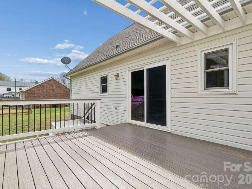 125 Equestrian Drive, Mooresville, NC 28115.  MLS# CAR4358996, YatesRealty ID 12353. 