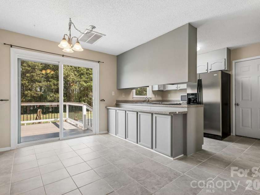 125 Equestrian Drive, Mooresville, NC 28115.  MLS# CAR4358996, YatesRealty ID 12353. Dining area