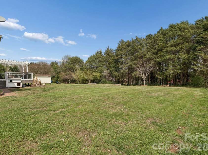 125 Equestrian Drive, Mooresville, NC 28115.  MLS# CAR4358996, YatesRealty ID 12353. Large flat backyard