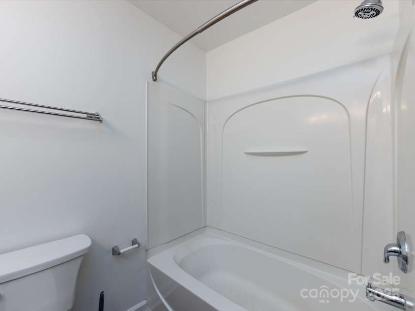 1348 Green Oaks Lane, Charlotte, NC 28205.  MLS# CAR4257035, YatesRealty ID 12353. Bathroom