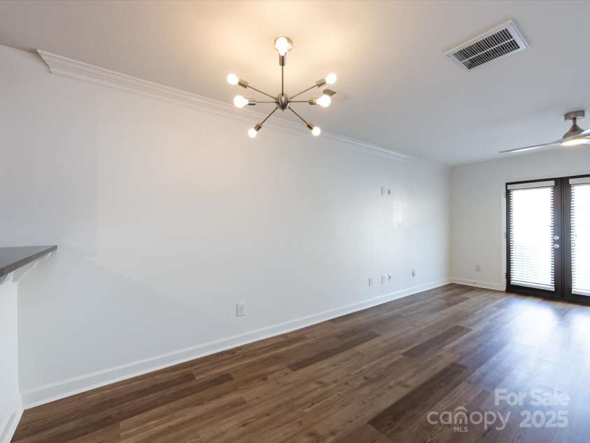 1348 Green Oaks Lane, Charlotte, NC 28205.  MLS# CAR4257035, YatesRealty ID 12353. Dining Area