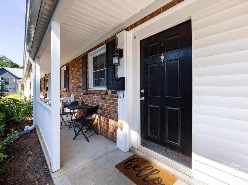 1348 Green Oaks Lane, Charlotte, NC 28205.  MLS# CAR4257035, YatesRealty ID 12353. Front Entrance