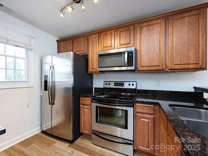 1348 Green Oaks Lane, Charlotte, NC 28205.  MLS# CAR4257035, YatesRealty ID 12353. Kitchen