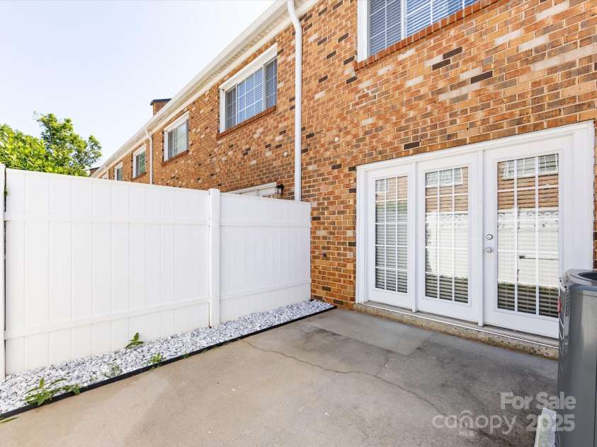 1348 Green Oaks Lane, Charlotte, NC 28205.  MLS# CAR4257035, YatesRealty ID 12353. Patio