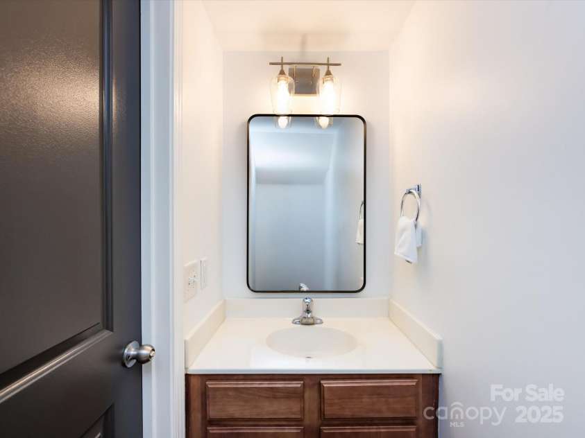 1348 Green Oaks Lane, Charlotte, NC 28205.  MLS# CAR4257035, YatesRealty ID 12353. Powder Room