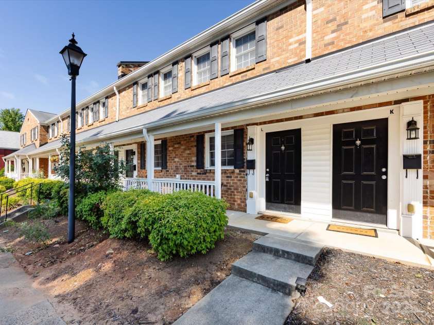 1348 Green Oaks Lane, Charlotte, NC 28205.  MLS# CAR4257035, YatesRealty ID 12353. Welcome Home!