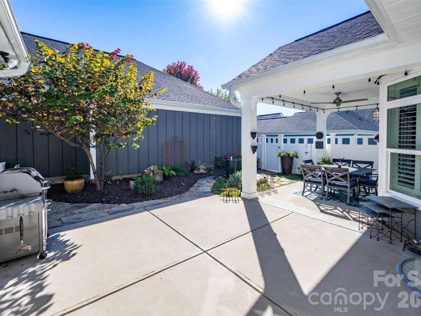16215 Lakeside Loop Lane, Cornelius, NC 28031.  MLS# CAR4314451, YatesRealty ID 12354. 