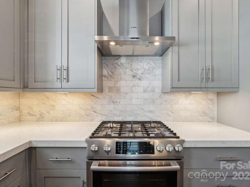 7908 Rea View Court, Charlotte, NC 28226.  MLS# CAR4257499, YatesRealty ID 12354. Gas cooktop with stainless hood.