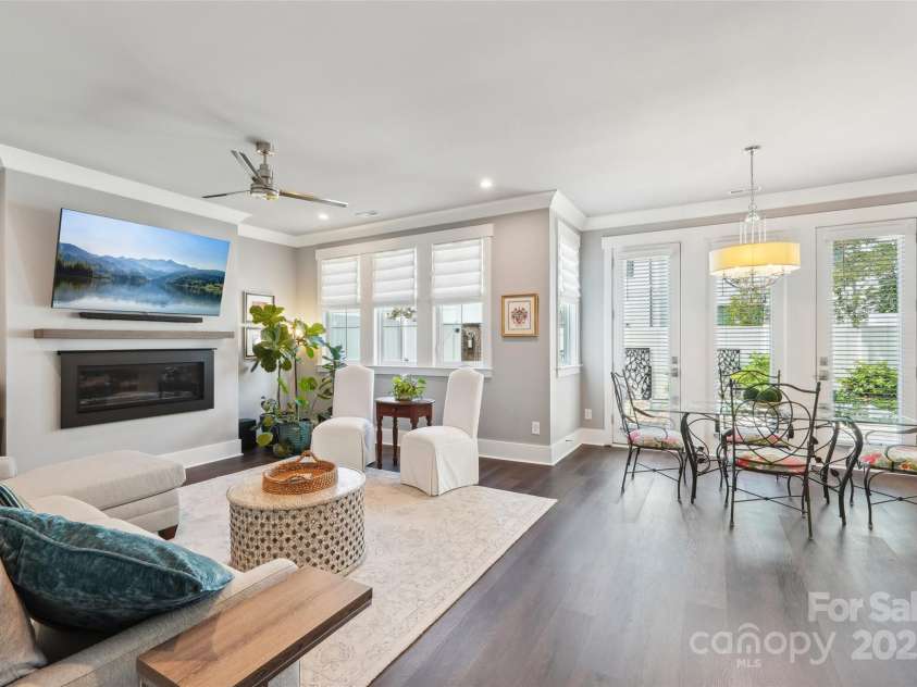 7908 Rea View Court, Charlotte, NC 28226.  MLS# CAR4257499, YatesRealty ID 12354. Great Room/Breakfast