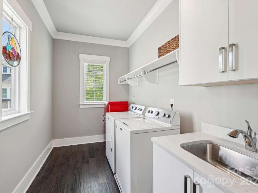 7908 Rea View Court, Charlotte, NC 28226.  MLS# CAR4257499, YatesRealty ID 12354. Spacious Laundry Room
