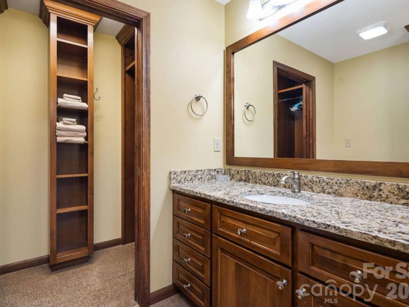 326 El Miner Drive, Mars Hill, NC 28754.  MLS# CAR4359354, YatesRealty ID 12357. Bathroom 1