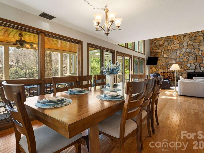 326 El Miner Drive, Mars Hill, NC 28754.  MLS# CAR4359354, YatesRealty ID 12357. Dining Room