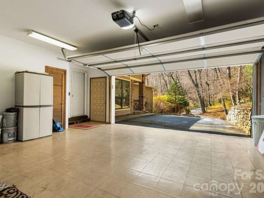 326 El Miner Drive, Mars Hill, NC 28754.  MLS# CAR4359354, YatesRealty ID 12357. Main level garage
