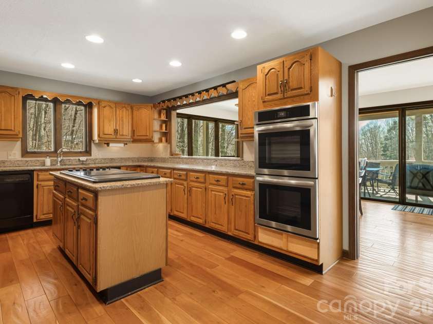 326 El Miner Drive, Mars Hill, NC 28754.  MLS# CAR4359354, YatesRealty ID 12357. Views everywhere