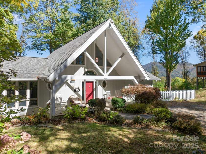 69 Blowing Ridge Lane, Sylva, NC 28779.  MLS# CAR4313190, YatesRealty ID 1236. 