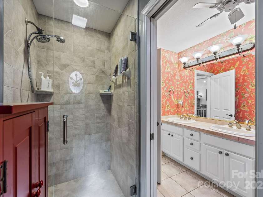 69 Blowing Ridge Lane, Sylva, NC 28779.  MLS# CAR4313190, YatesRealty ID 1236. 